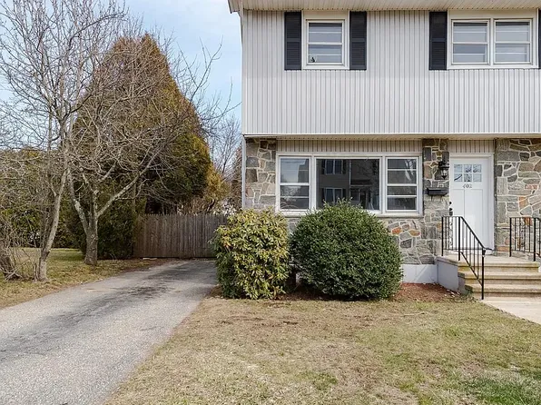 402 Wiklund Ave, Stratford, CT 06614