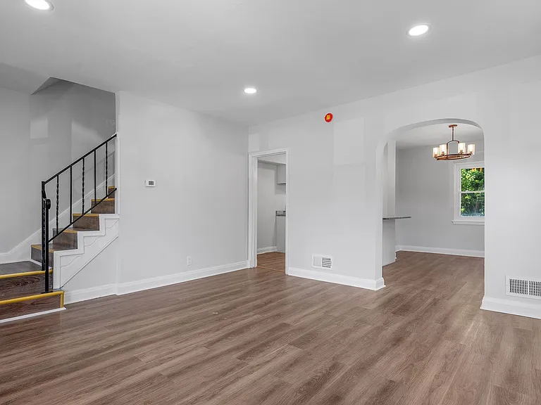 3912 Mortimer Ave — Photo 7