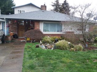 612 W Main St, Silverton, OR 97381