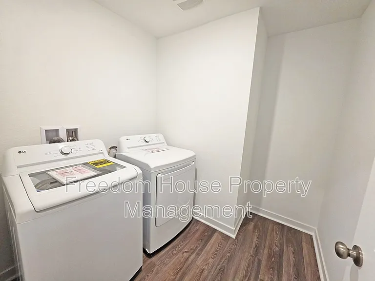 660 E Huyana Wind Dr — Photo 23