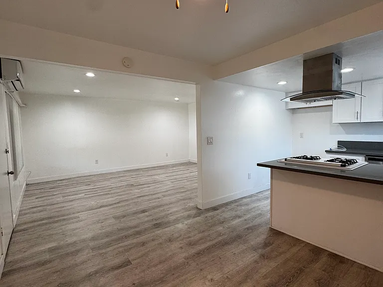 2601 W Orion Ave — Photo 6
