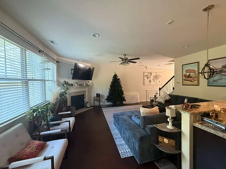 530 Whitworth Ln — Photo 31