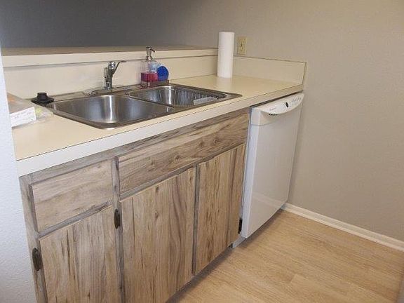 5th image of 1999 Kings Hwy APT 132B