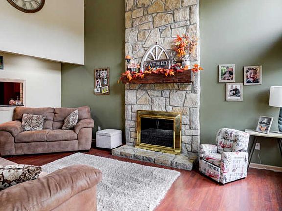 2nd image of 3223 Farmbrook Dr