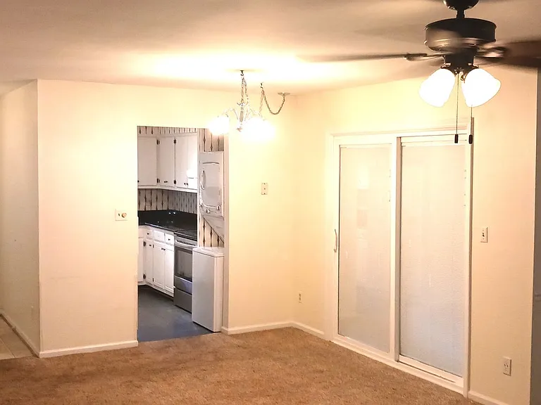 302 Patriot Ln #B — Photo 7