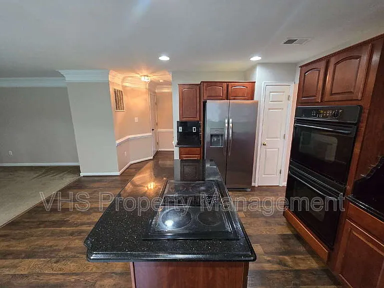 832 Fox Den Rd — Photo 14