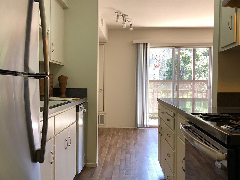 1st image of 10 Mulberry Ct #19