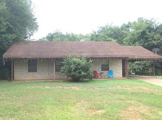 122 Yupon Dr, Palestine, TX 75801