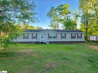 50 Hill St, Gray Court, SC 29645