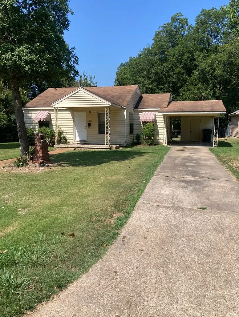 3Bed/1 Bath Home Walk to JHS! — Photo 1