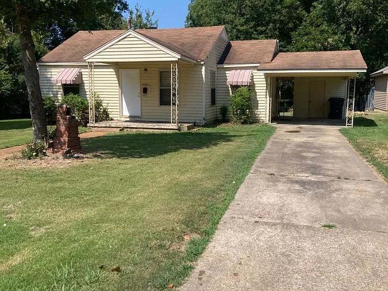 2003 Hampton Dr — Photo 1