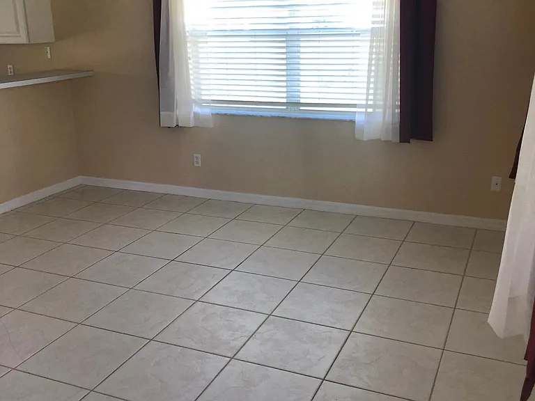182 Rotonda Blvd W #C — Photo 7