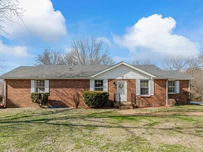 905 Denise Dr — Photo 1
