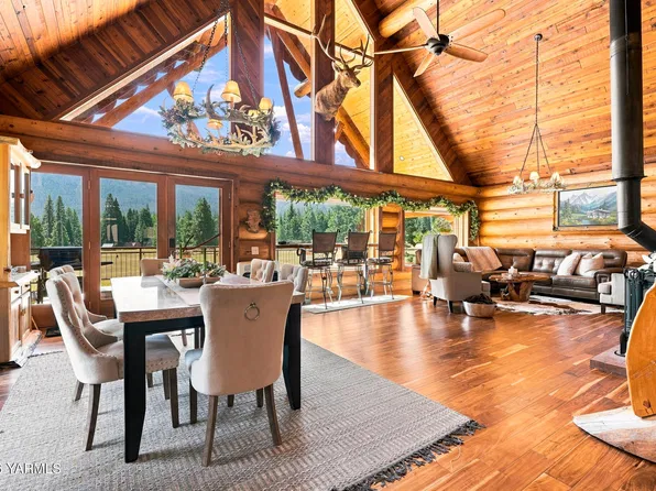 321 Goose Prairie Ln, Goose Prairie, WA 98937
