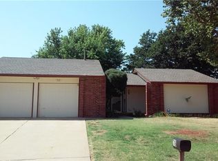 716 Woodlawn Dr, Yukon, OK 73099