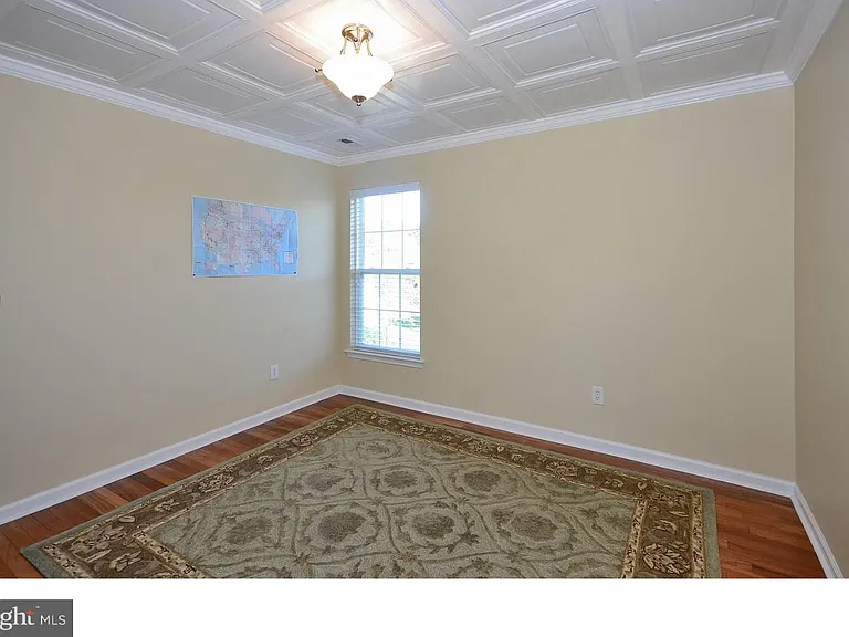 584 Leslie Ln — Photo 24