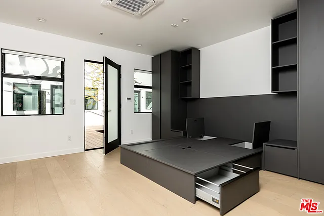1325 Cabrillo Ave #4 — Photo 7