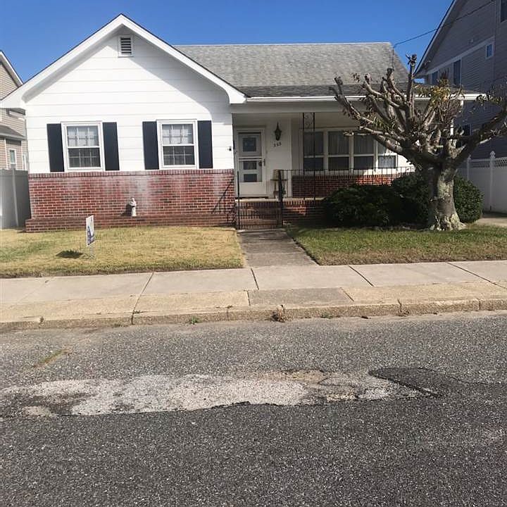 2nd image of 303 E Nashville Ave