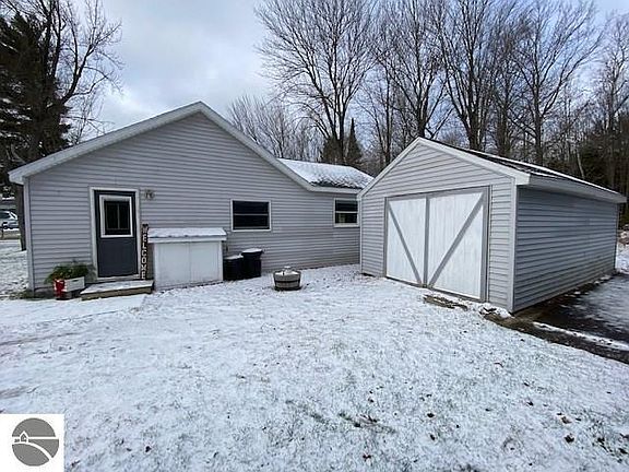 4th image of 3530 W Lake Mitchell Dr