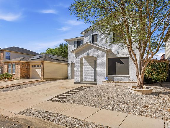 3rd image of 211 Adelaide Oaks