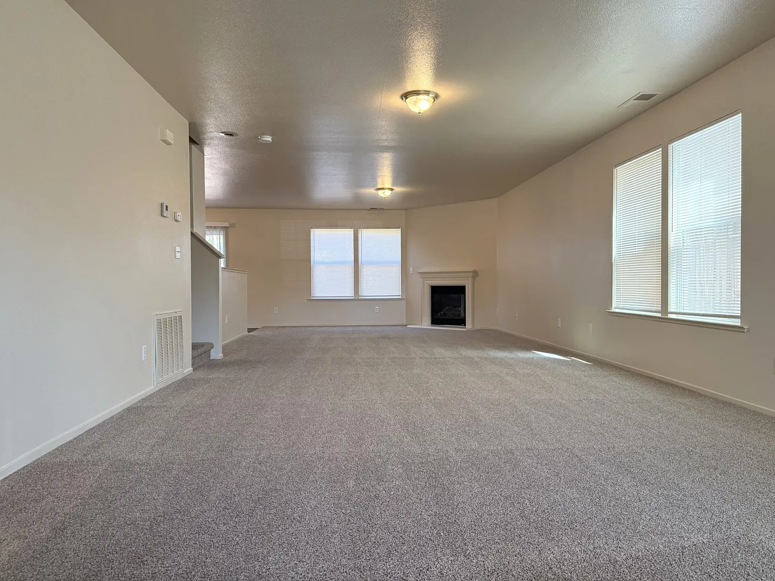 3 bed, 2.5 bath, 2352 sqft, $2,200 — Photo 2