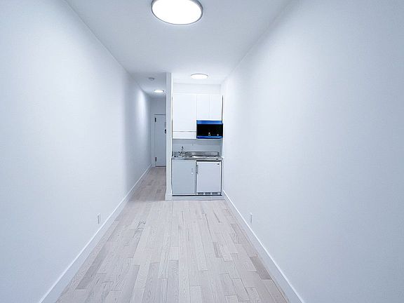2nd image of 206 W 21st St APT 5