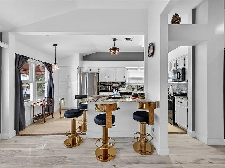 411 Del Mar Dr — Photo 17