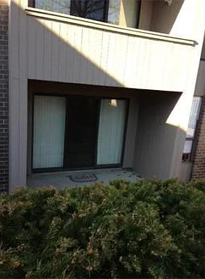 60 Shrewsbury Green Dr — Photo 11