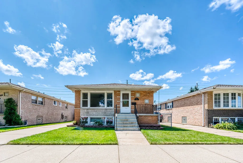 12932 S Saginaw Ave photo 1