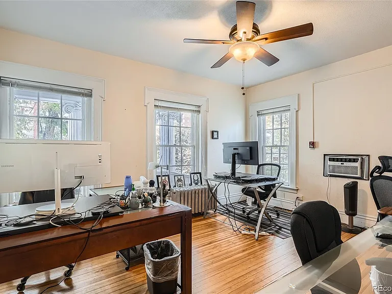 940 N Logan St — Photo 26