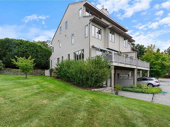 3rd image of 138 Windward Ln
