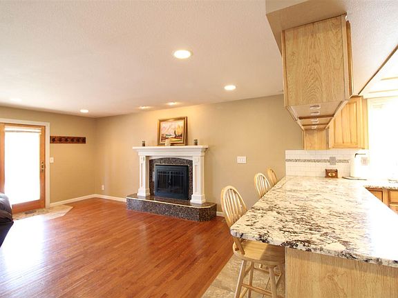 2nd image of 8219 W Deschutes Ave