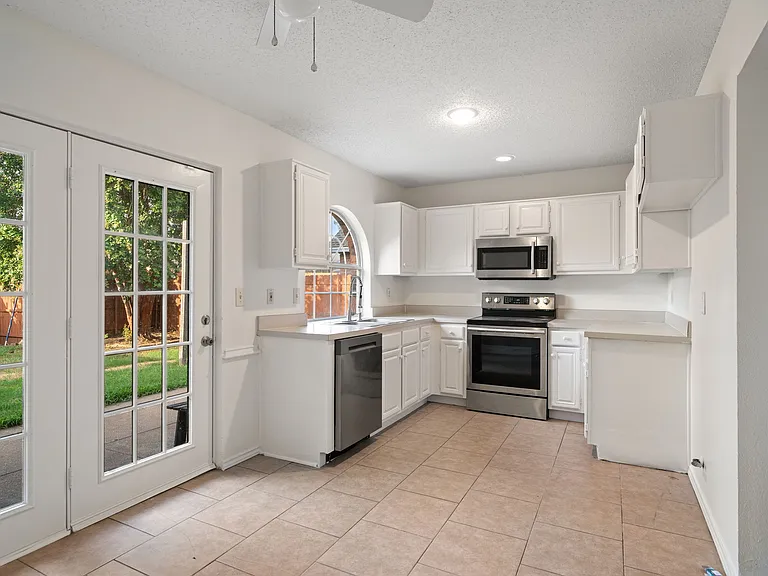 1414 Dudley Dr — Photo 10