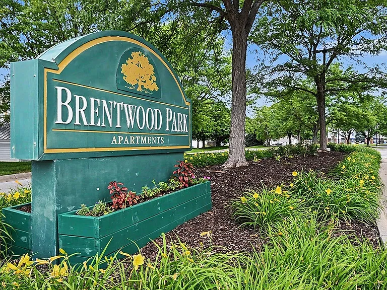 Brentwood Park Apartments — Photo 56