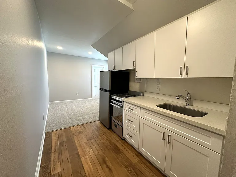 2317 Grand- 5 Unit — Photo 34