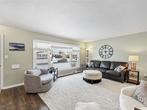 5th image of 324 E Parkleigh Dr