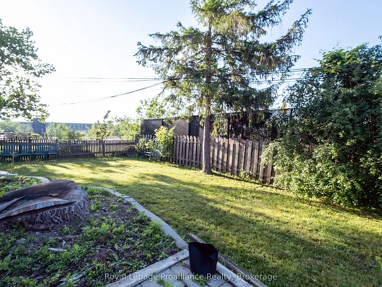 4 Highland Ave — Photo 20