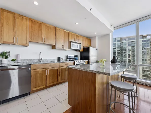 20 Newport Parkway image 9 of 22