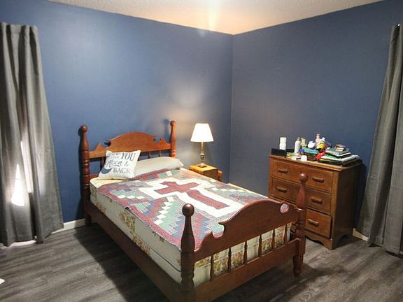 5th image of 76 Lynn Circle Dr