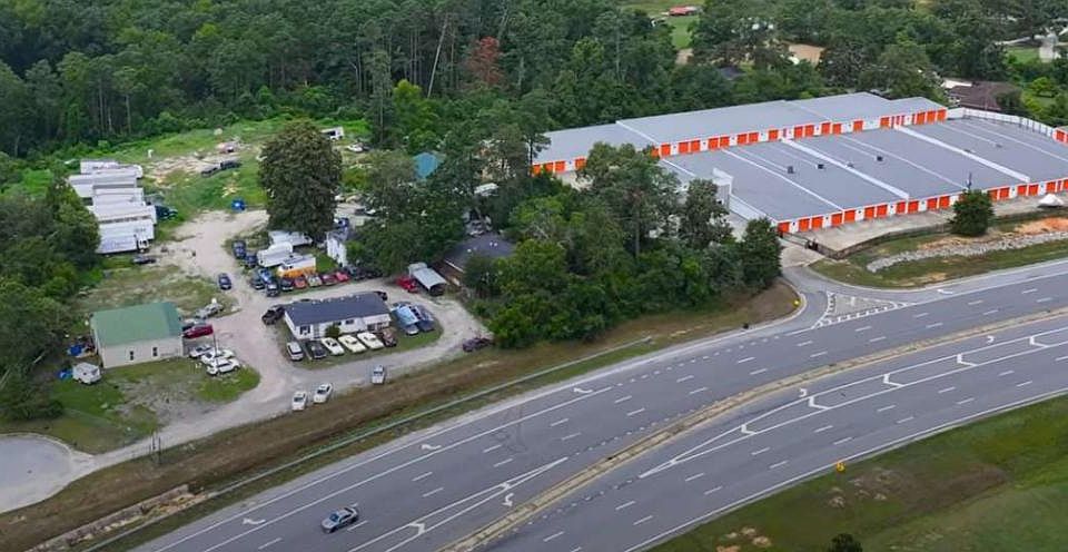 2nd image of 4040 Belair Rd