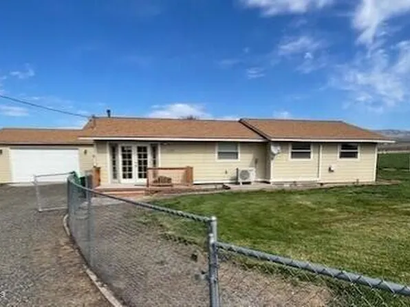 1131 Deeringhoff Rd, Moxee, WA 98936