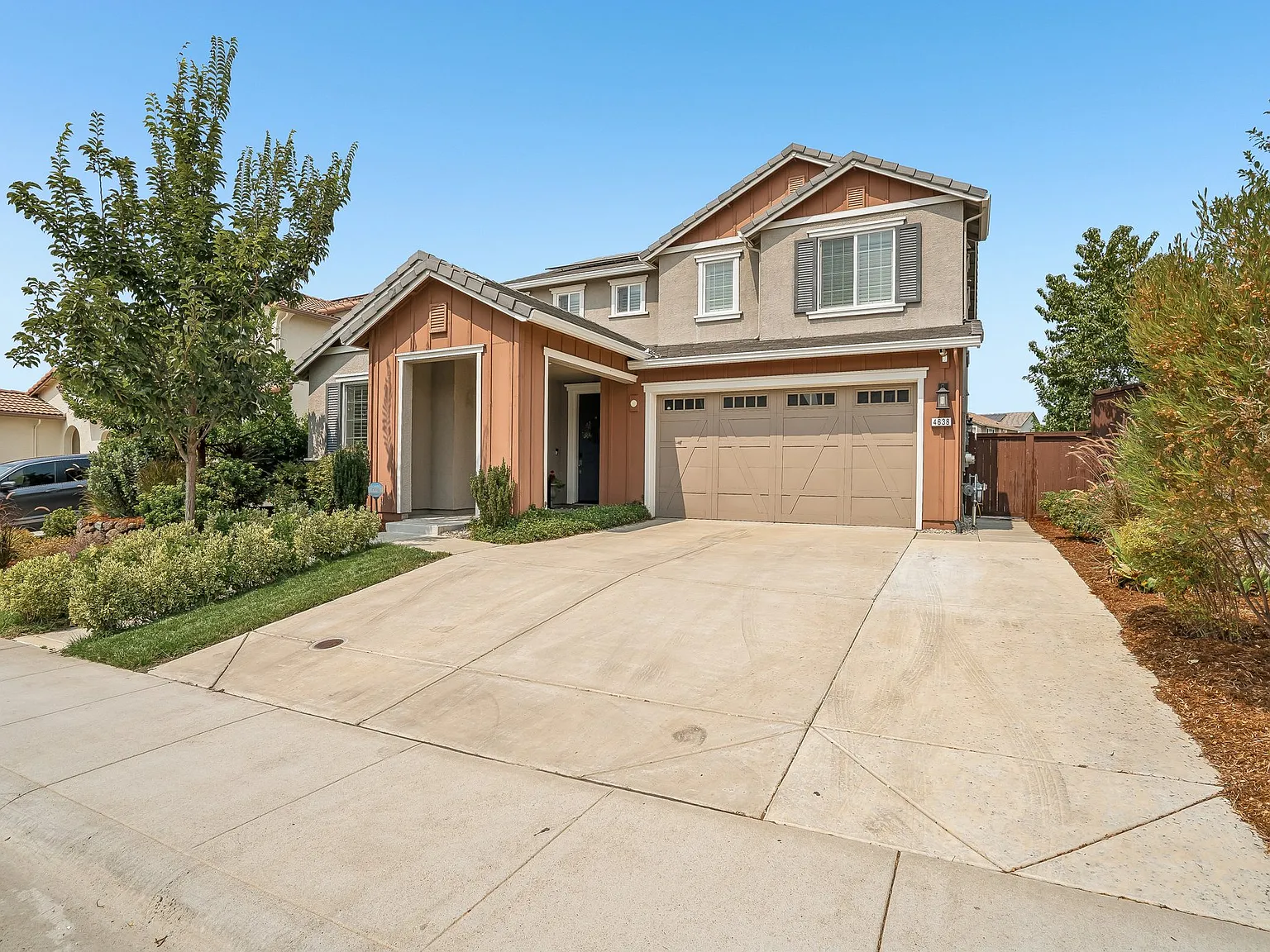 4 bed, 3.5 bath, 3063 sqft, $4,349 — Photo 2
