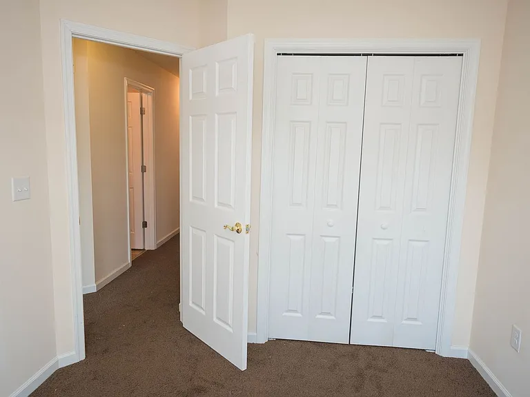 403 Parkview Ct — Photo 52
