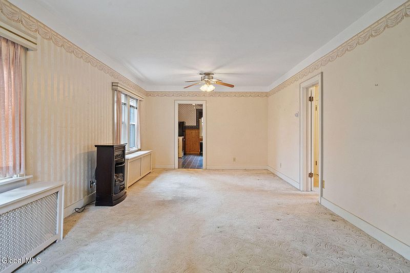 4th image of 42 Collins Place