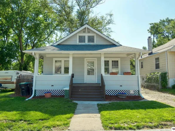 3325 N 41st St, Omaha, NE 68111