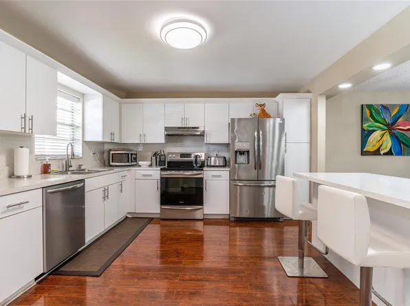 150 S Hollybrook Terrace #107, Pembroke Pines, FL 33025