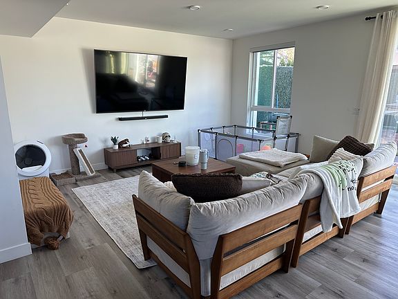 4th image of 4806 Sylmar Ave Penthouse 1