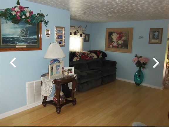 2nd image of 8476 Selma Pike