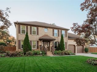 5605 Rossburn Dr, Virginia Beach, VA 23455