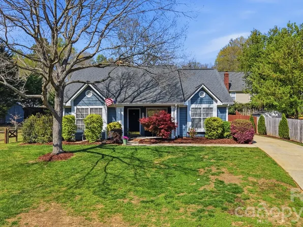 163 Diamond Dr, Mooresville, NC 28117